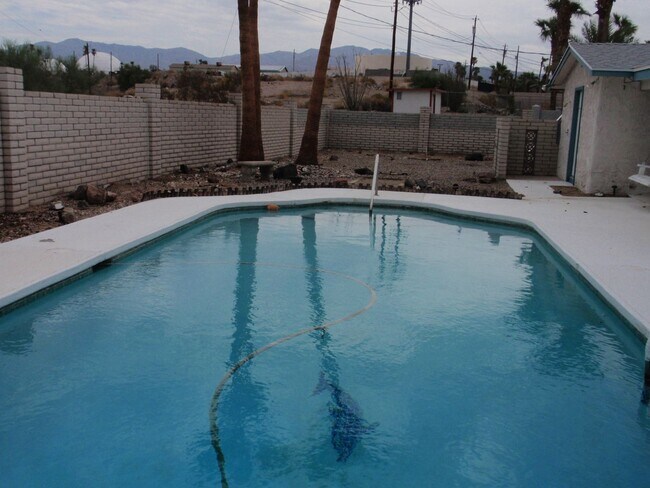 Building Photo - Winter rental with heated pool