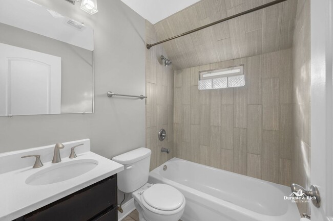Building Photo - Perfect Single Family Home in Evergreen Park