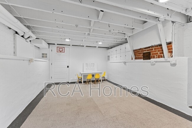 Building Photo - 1321 N Beville Ave
