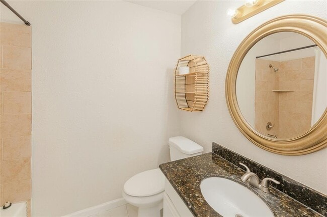 Building Photo - 801 E 3rd St