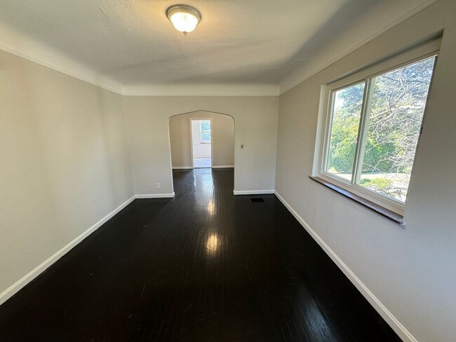 Building Photo - DELHI - Adorable 3bed 2ba brick cape cod