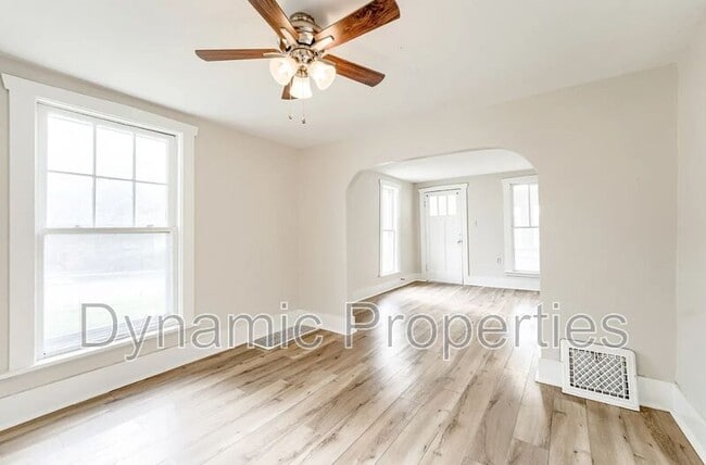 Building Photo - 4104 Y St