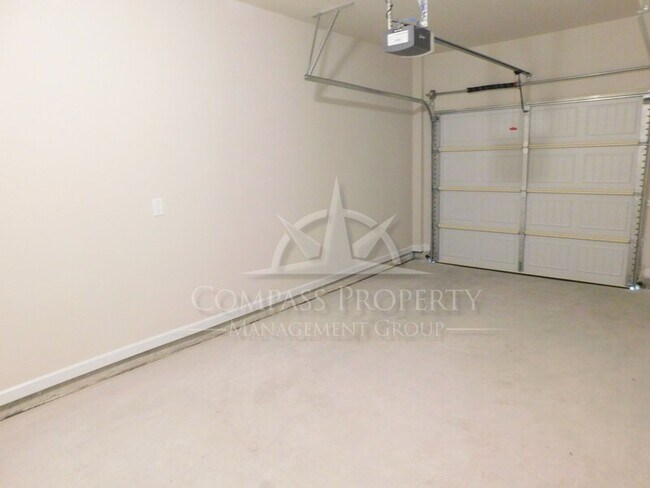 Building Photo - 6048 Oak Bend Ct