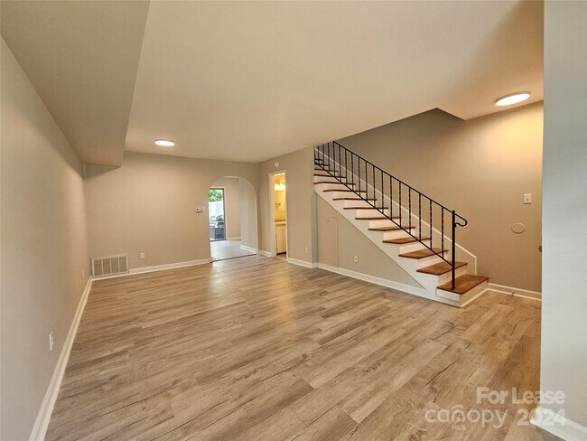 Building Photo - 407 S Chester St