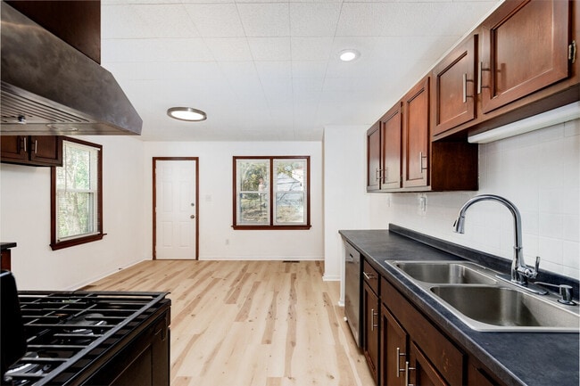 Building Photo - 9429 Harold Dr