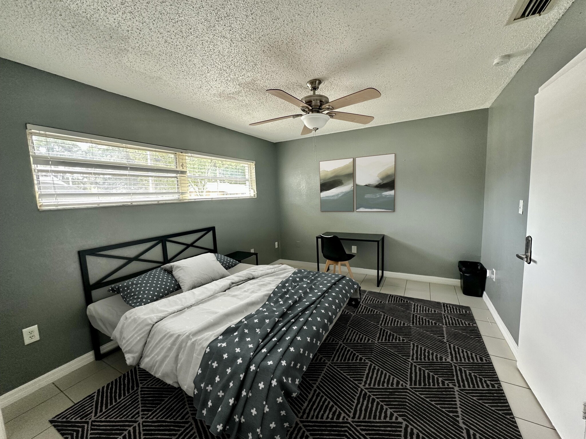 Building Photo - 5839 Sun Glo Ave