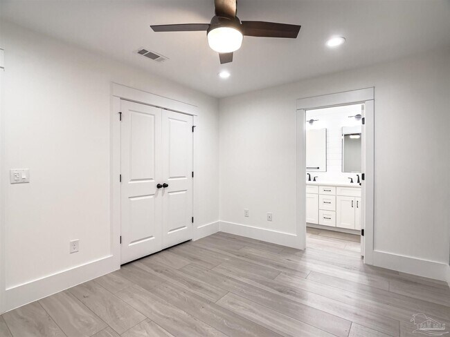 Building Photo - 10047 Noriega Dr