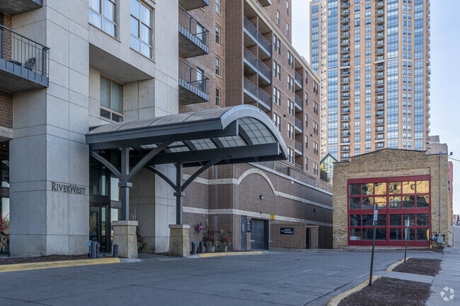 Building Photo - River West Apartments