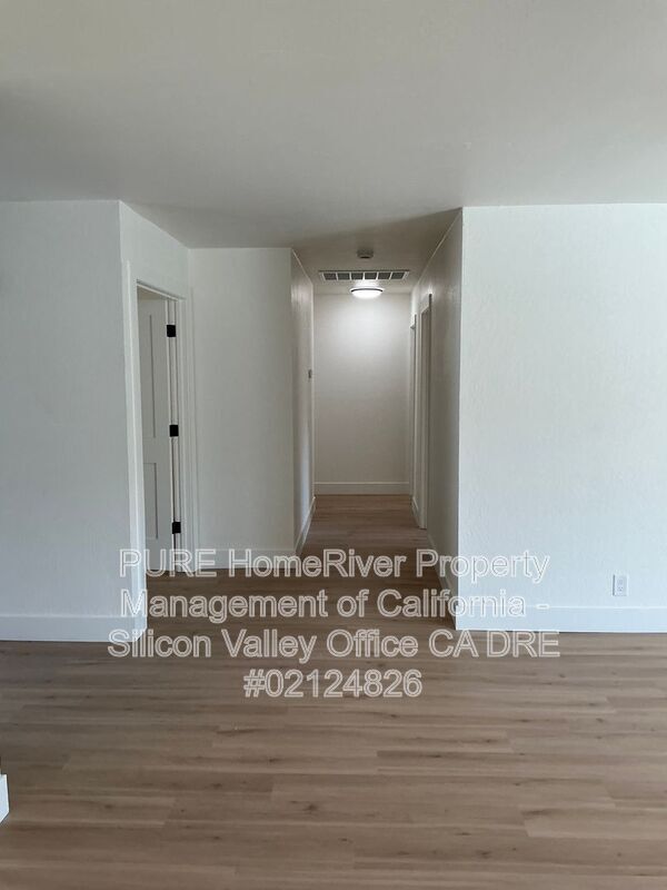 Building Photo - 382 Madison Dr