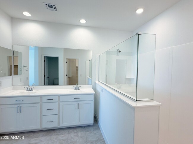 Building Photo - 14807 W Soft Wind Dr