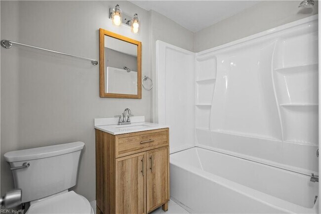 Building Photo - 229 Woodview Ave