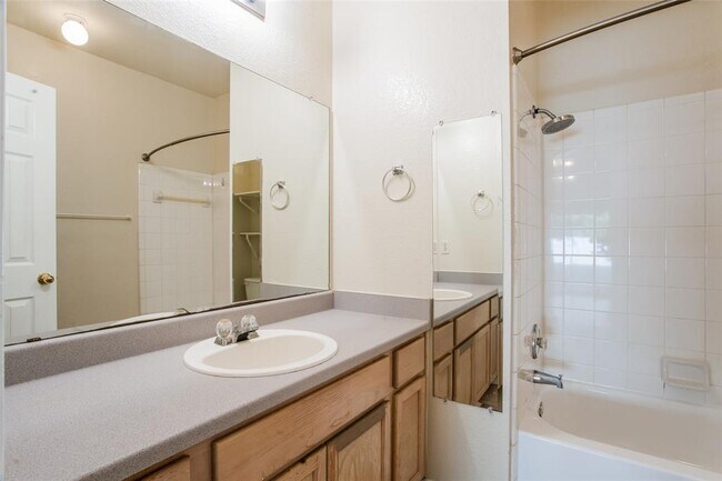 Building Photo - 1705 Constantino Cir