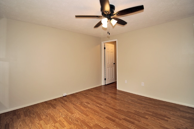 Building Photo - 100 Grouse Ct