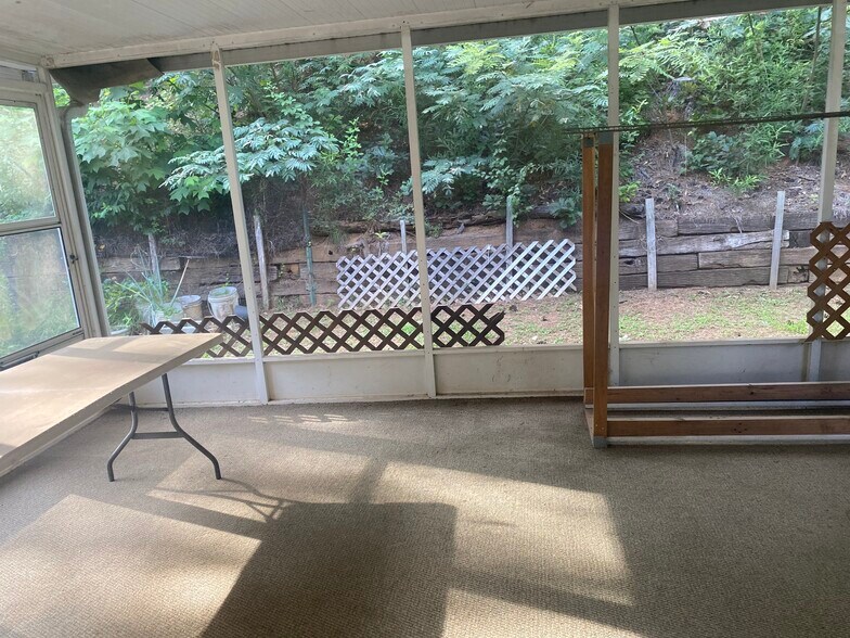 Sunroom - 327 Lee Miller Dr