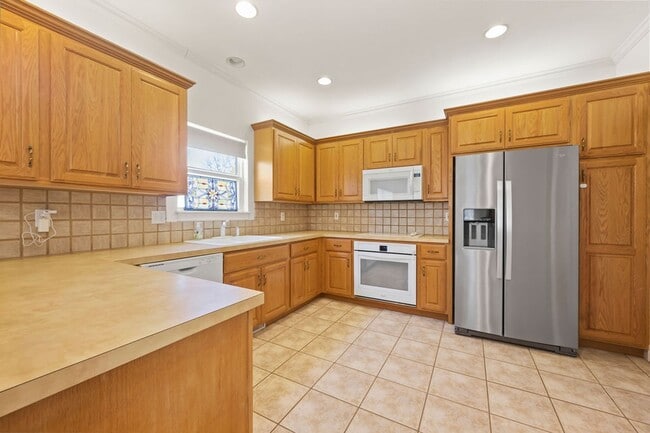 Building Photo - Spacious 3-Bedroom, 2.5 Bathroom Home in Woods Creek - Prime Bentonville Location