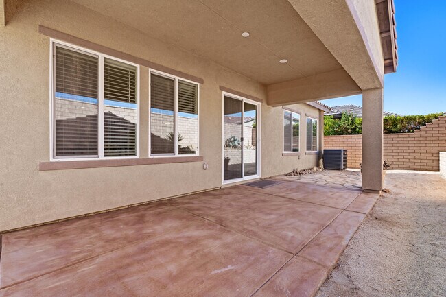 Building Photo - 43720 Vacanza Ct