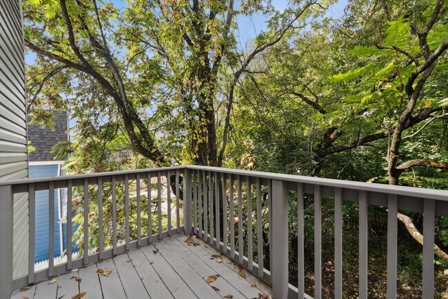 Building Photo - 305 N Graham**