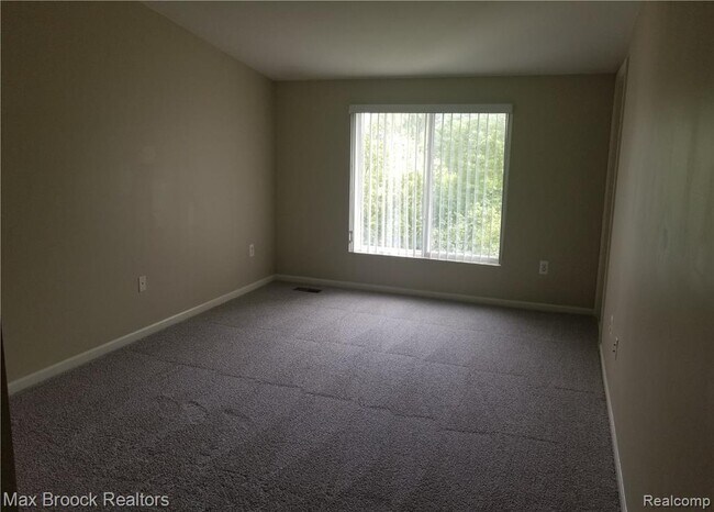 Building Photo - 924 Sandalwood Dr