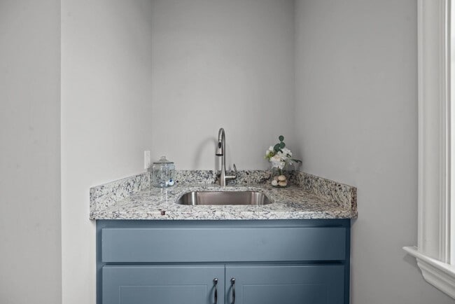 Building Photo - 510 Watauga Ave