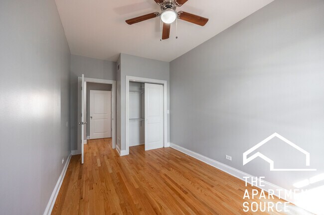 Building Photo - 4452 N Sheridan Rd