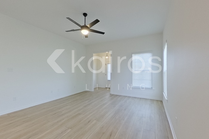 Building Photo - 121 Rainfall Ln