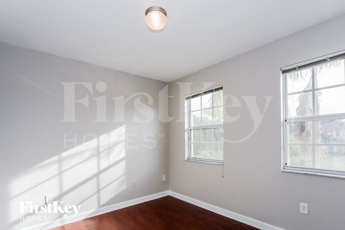 Building Photo - 2503 NE 41st Pl