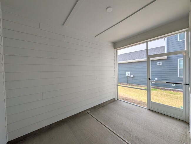 Building Photo - 332 Canyon Spring Trl
