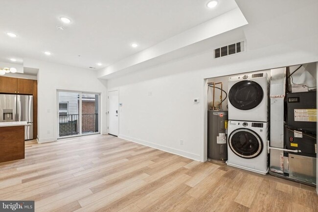 Building Photo - 5034 Florence Ave