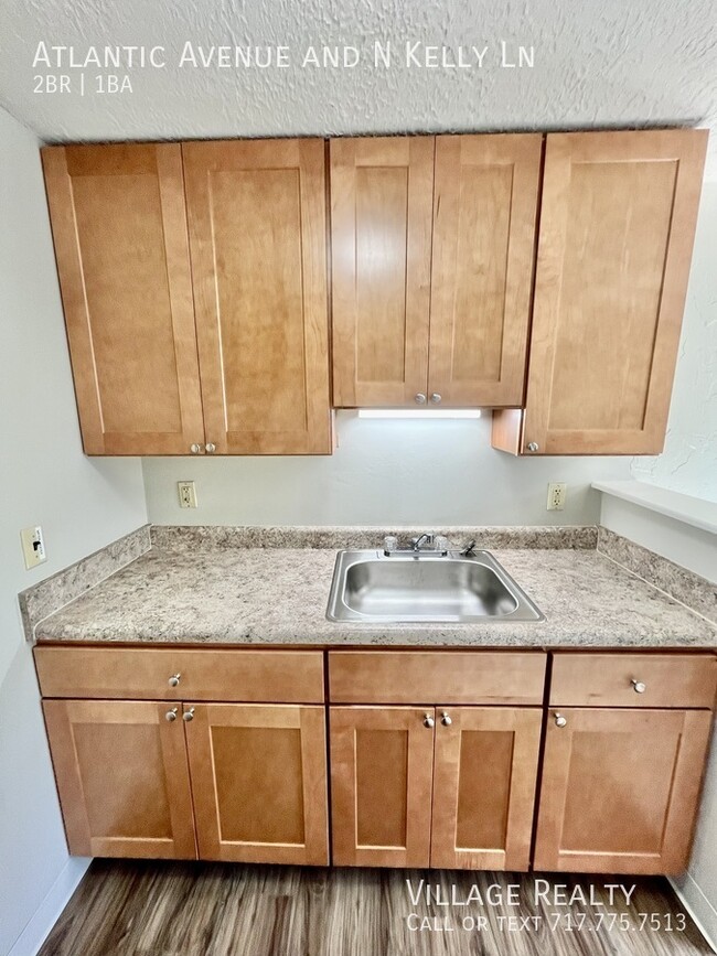 Building Photo - Newly-remodeled! Affordable 2-bed in Red L...