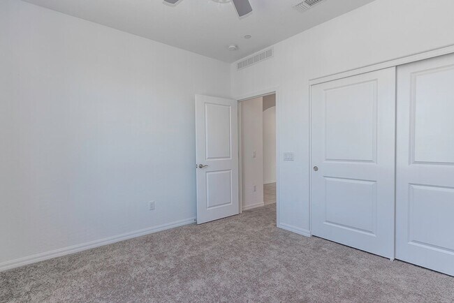 Building Photo - SINGLE STORY HOME IN GATED DEL WEBB AT LAK...