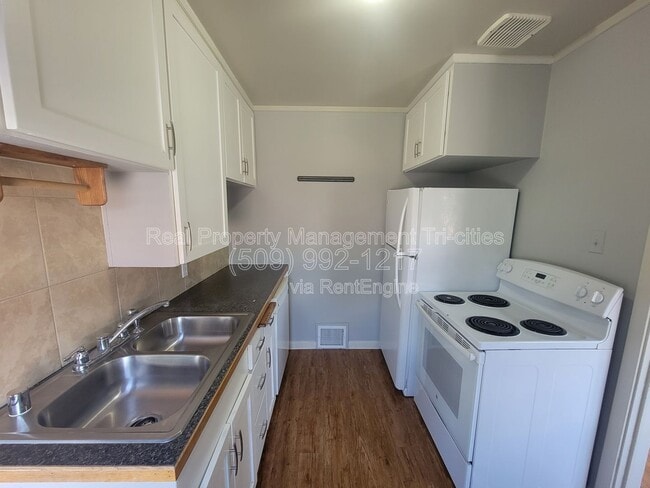 Building Photo - 312 Goethals Dr