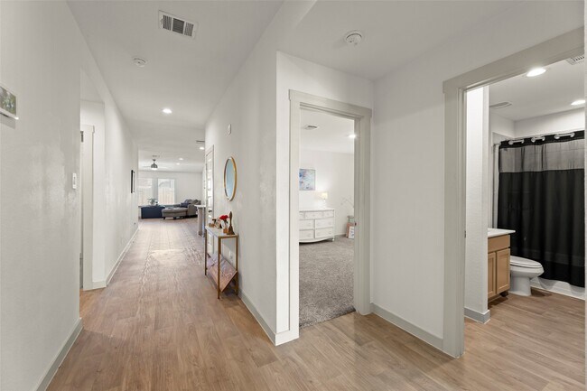 Building Photo - 8114 Buck Ln