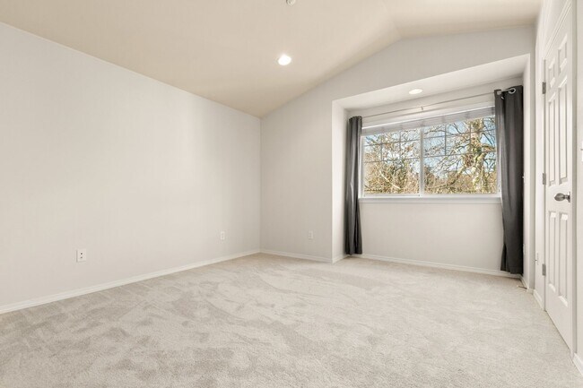 Building Photo - 2bd/1.5ba Seattle Townhouse