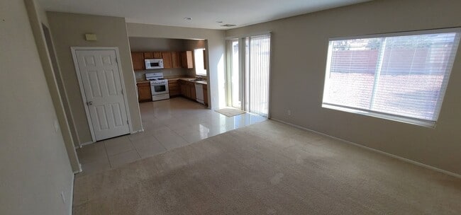 Building Photo - Immaculate 3 Bedroom Home in Aliante