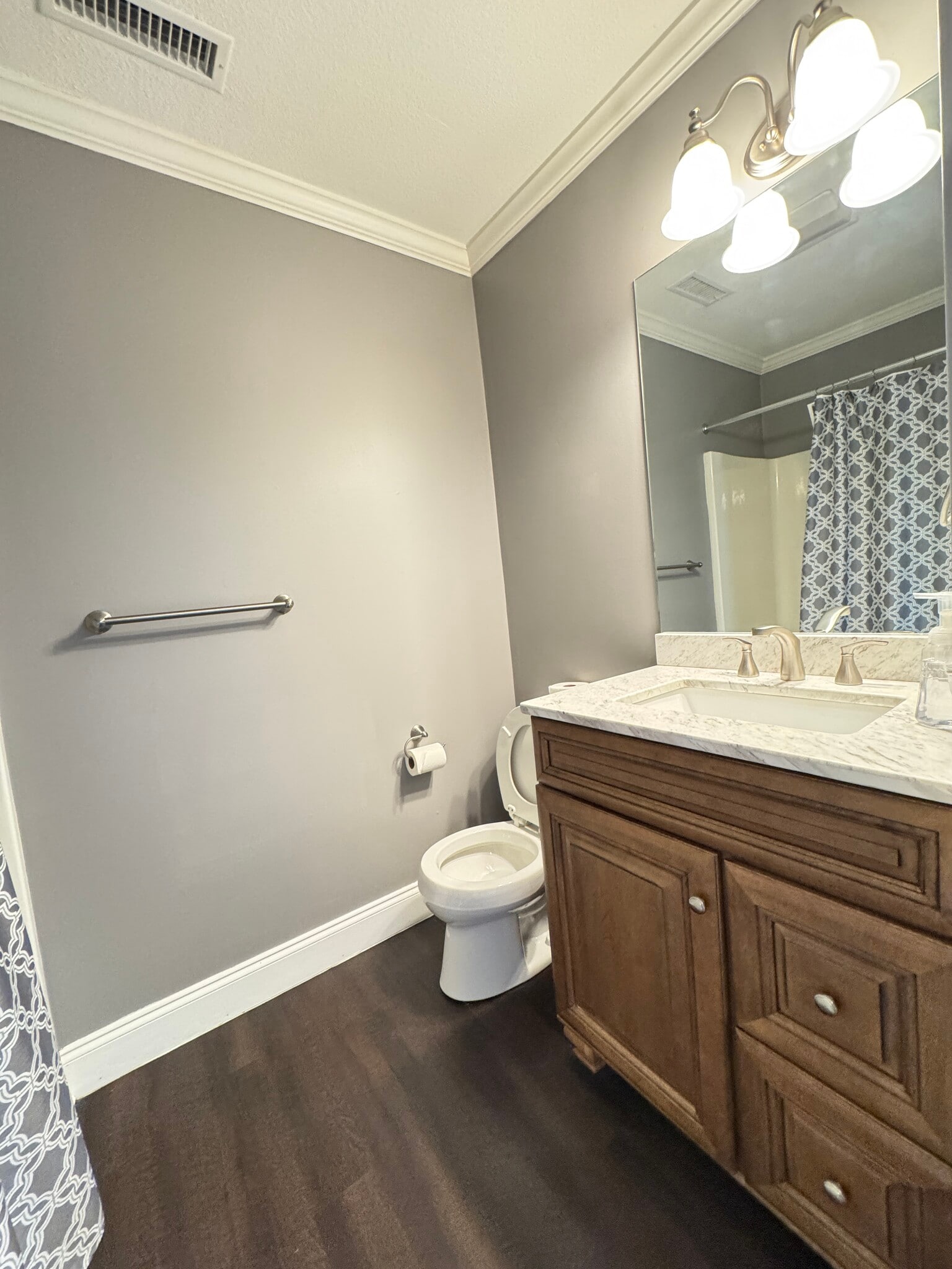 Second Bed Bath - 304 Queen Victoria Way