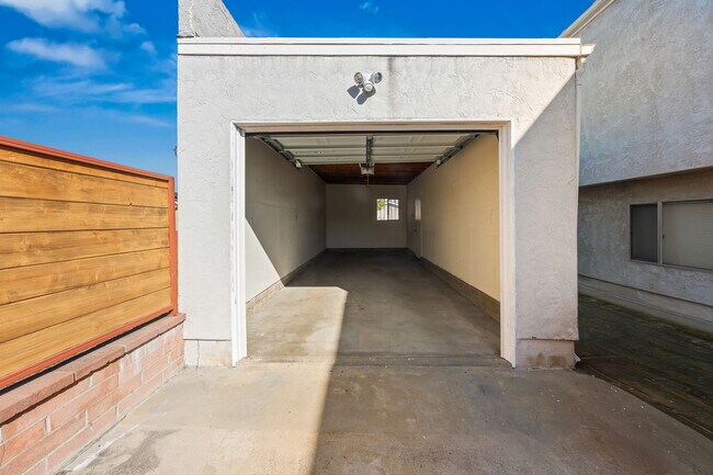 Building Photo - 4741 Choctaw Dr