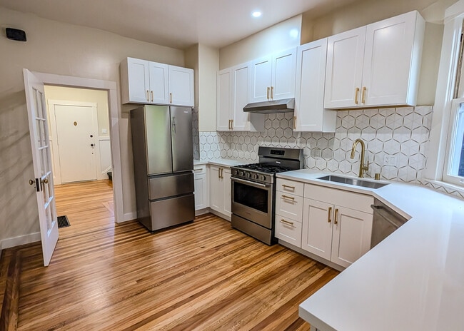 Building Photo - 32 Danvers St