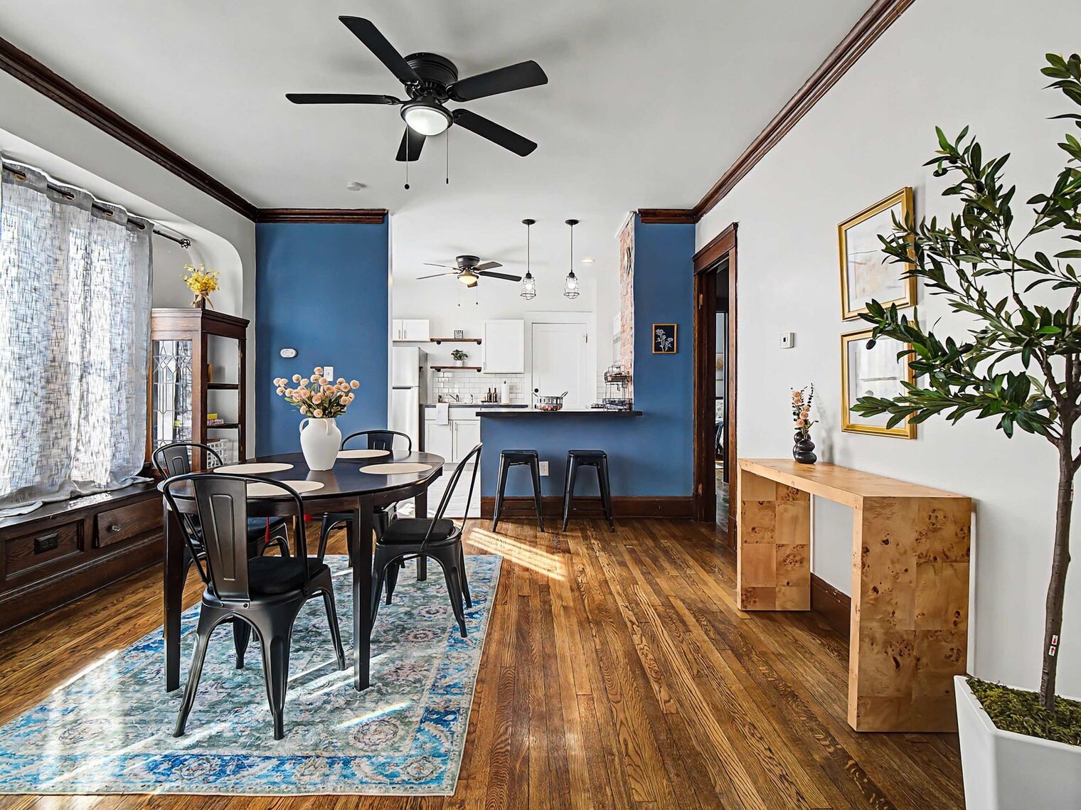 Building Photo - 10619 Bernard Ave