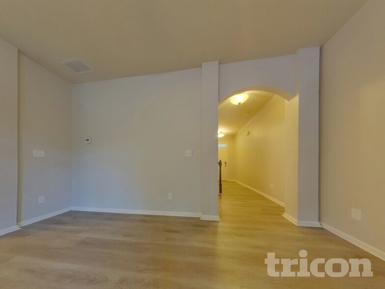 Building Photo - 2500 Wingfield Dr SW