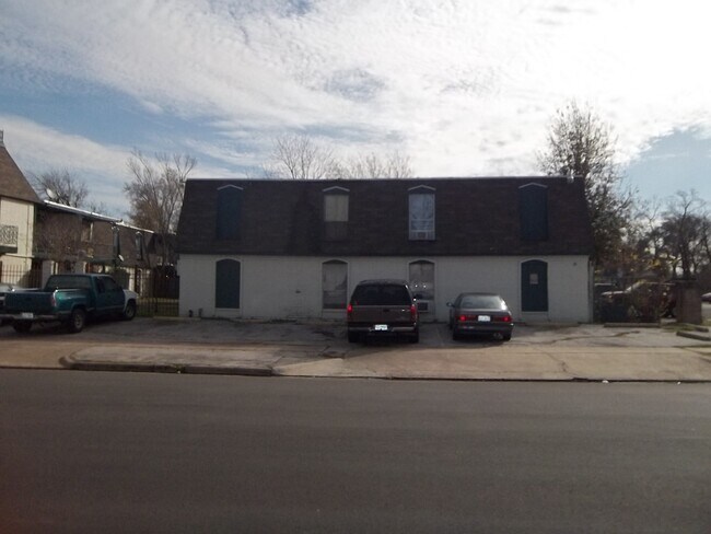 Building Photo - 6215 Tierwester St