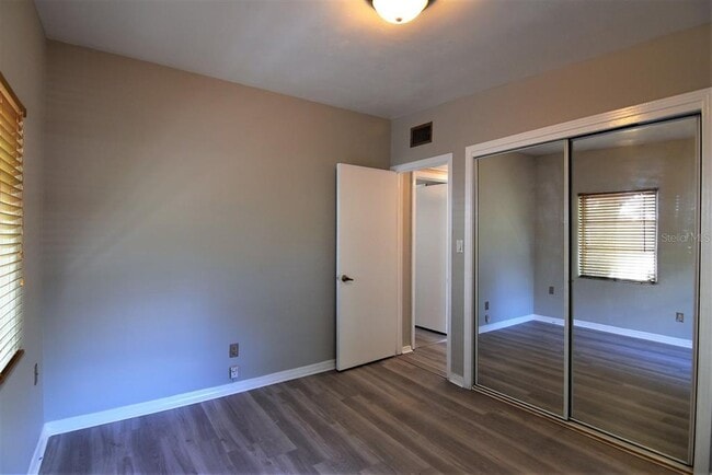 Building Photo - 1501 Vantage Dr