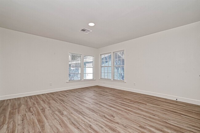 Building Photo - 5609 Denmark St