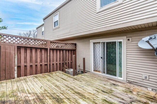 Building Photo - 7695 Barkwood Dr