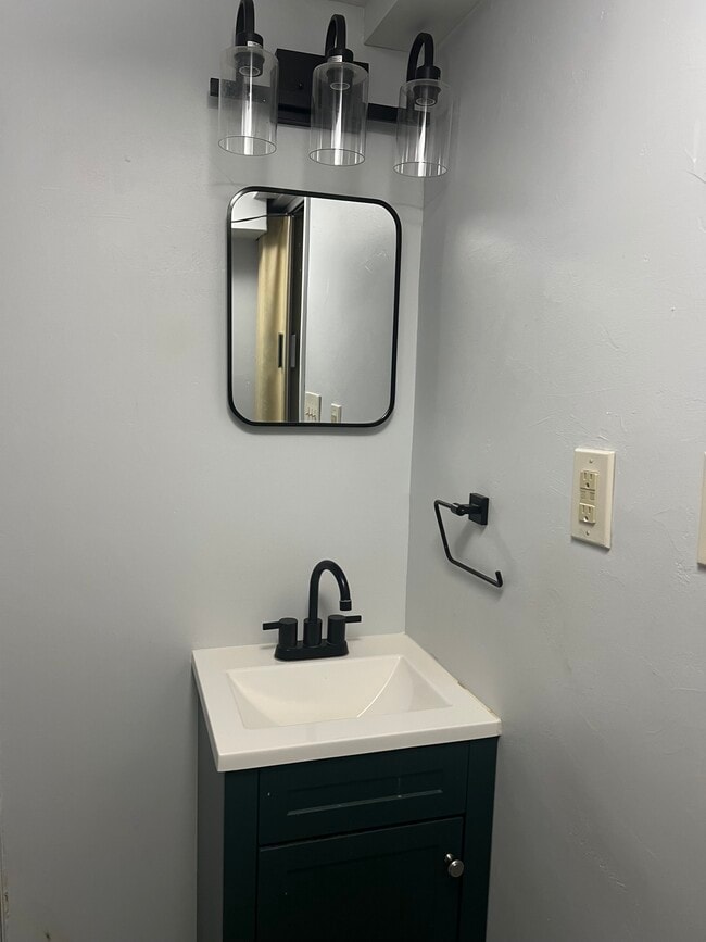 Building Photo - 1264 Brainard Rd