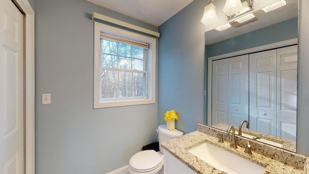 Building Photo - 89 Nashua Rd