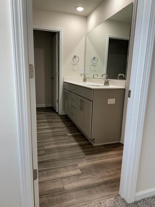 Building Photo - 123 Tourmaline Hl Dr