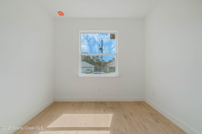 Building Photo - 521 Garbelmann St