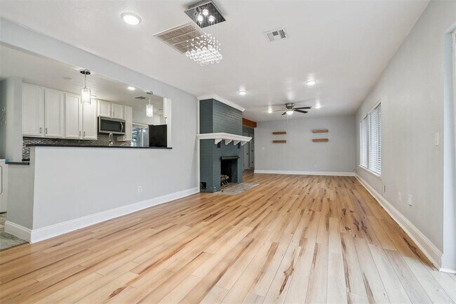 Building Photo - 4705 N Miller Ave