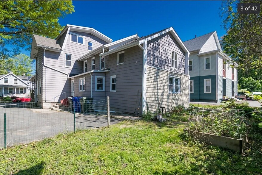 Small shared yard - 13 Cherry St