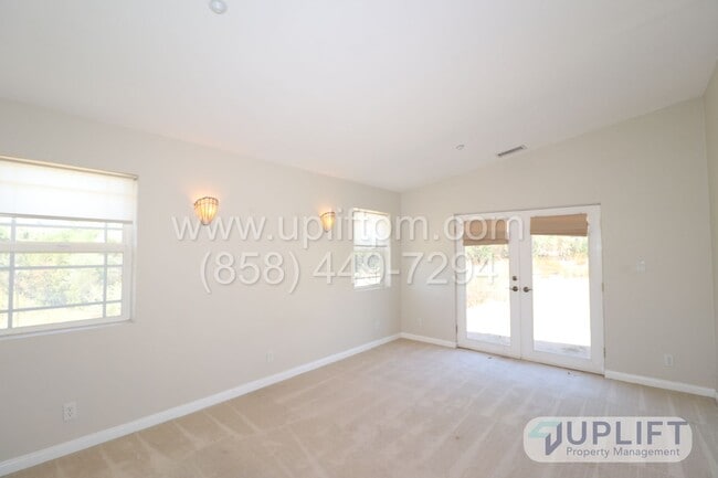 Building Photo - 3 Bed, 2 Bath House w/ 2-Car Garage, Central HVAC, Very Private